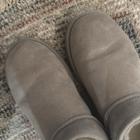 Ugg Minis - Picture 5 of 6